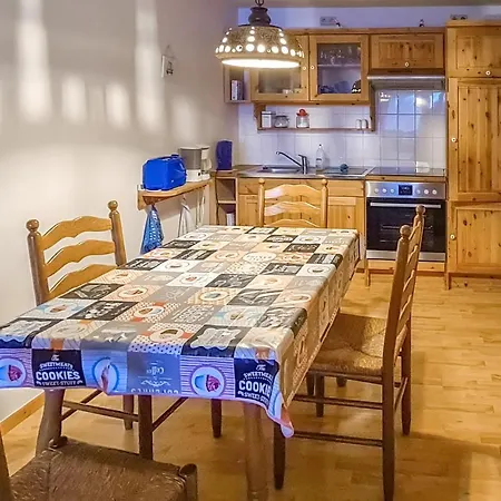 Beautiful In With 1 Bedrooms And Wifi *